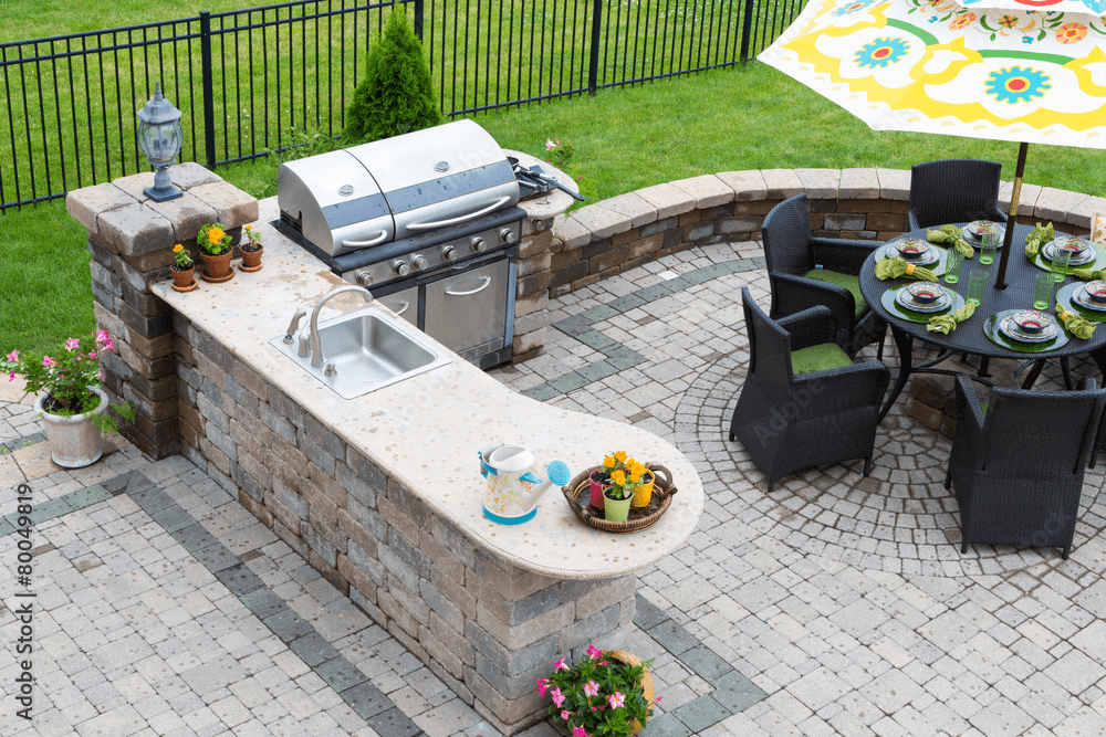 Outdoor kitchen and entertaining patio